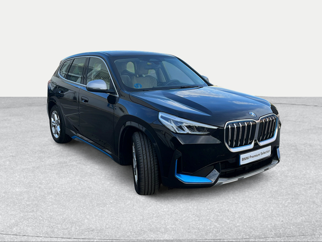 BMW iX1 xDrive30 color Negro. Año 2023. 230KW(313CV). Eléctrico. En concesionario Ilbira Motor | Granada de Granada