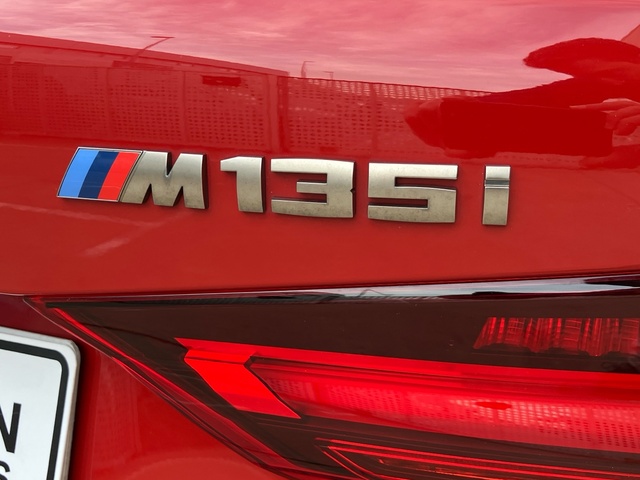 BMW Serie 1 M135i color Rojo. Año 2021. 225KW(306CV). Gasolina. En concesionario Bernesga Motor León (Bmw y Mini) de León