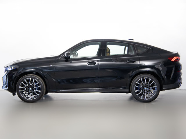 BMW X6 xDrive30d color Negro. Año 2024. 210KW(286CV). Diésel. En concesionario Fuenteolid de Valladolid