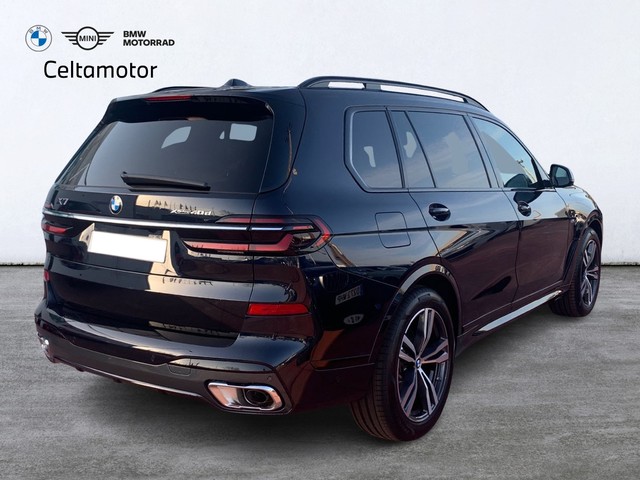 BMW X7 xDrive40d color Negro. Año 2024. 259KW(352CV). Diésel. En concesionario Celtamotor Pontevedra de Pontevedra