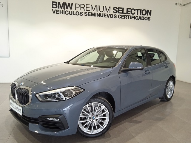 BMW Serie 1 118i color Gris. Año 2019. 103KW(140CV). Gasolina. En concesionario ALBAMOCION CIUDAD REAL  de Ciudad Real