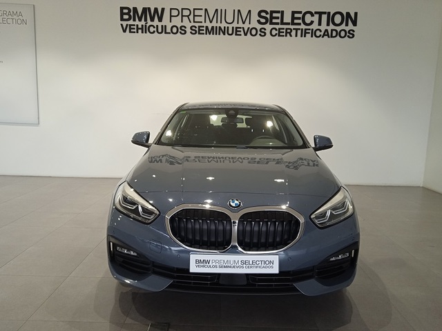 BMW Serie 1 118i color Gris. Año 2019. 103KW(140CV). Gasolina. En concesionario ALBAMOCION CIUDAD REAL  de Ciudad Real