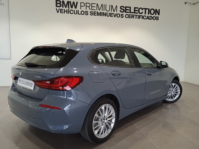 BMW Serie 1 118i color Gris. Año 2019. 103KW(140CV). Gasolina. En concesionario ALBAMOCION CIUDAD REAL  de Ciudad Real