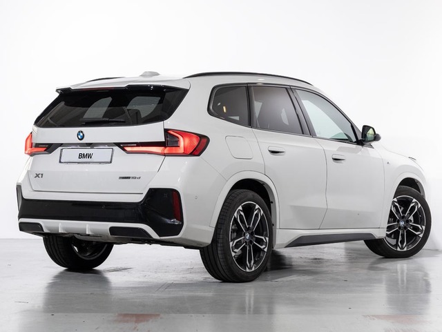 BMW X1 sDrive18d color Blanco. Año 2024. 110KW(150CV). Diésel. En concesionario Oliva Motor Girona de Girona