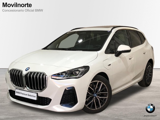 BMW Serie 2 225e Active Tourer color Blanco. Año 2023. 180KW(245CV). Híbrido Electro/Gasolina. En concesionario Movilnorte El Plantio de Madrid