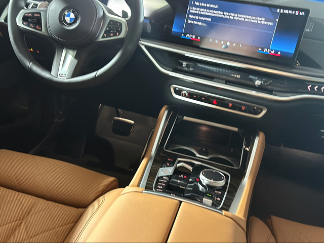 BMW X6 xDrive40d color Negro. Año 2024. 259KW(352CV). Diésel. En concesionario San Pablo Motor | Su Eminencia de Sevilla