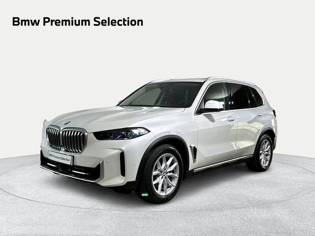 BMW X5 xDrive30d color Blanco. Año 2024. 219KW(298CV). Diésel. En concesionario San Pablo Motor | Su Eminencia de Sevilla