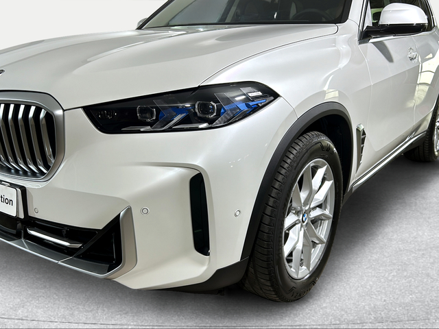 BMW X5 xDrive30d color Blanco. Año 2024. 219KW(298CV). Diésel. En concesionario San Pablo Motor | Su Eminencia de Sevilla