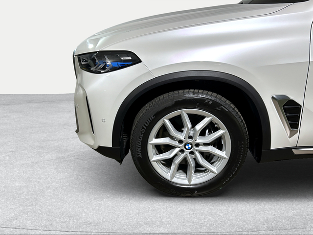 BMW X5 xDrive30d color Blanco. Año 2024. 219KW(298CV). Diésel. En concesionario San Pablo Motor | Su Eminencia de Sevilla