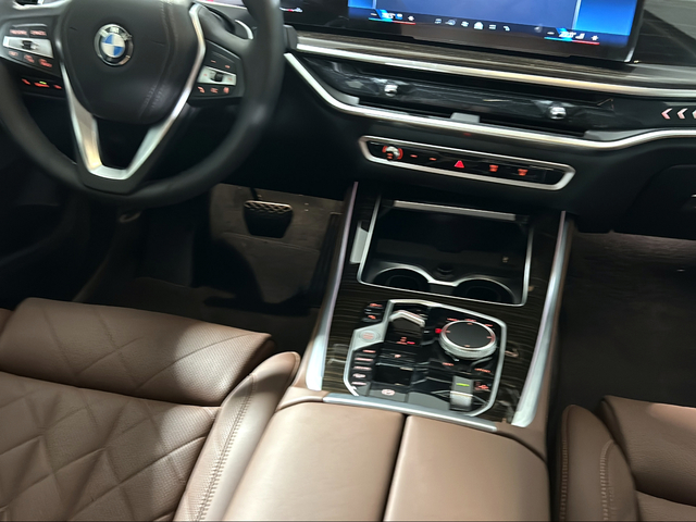 BMW X5 xDrive30d color Blanco. Año 2024. 219KW(298CV). Diésel. En concesionario San Pablo Motor | Su Eminencia de Sevilla