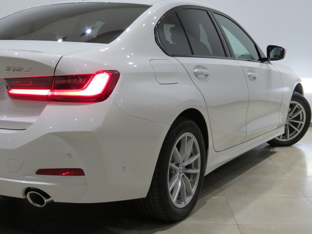 BMW Serie 3 318d color Blanco. Año 2024. 110KW(150CV). Diésel. En concesionario SAN JUAN Automoviles Fersan S.A. de Alicante