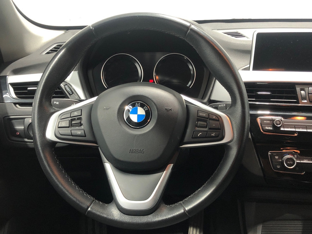 BMW X1 sDrive18i color Negro. Año 2019. 103KW(140CV). Gasolina. En concesionario Auto Premier, S.A. - MADRID de Madrid