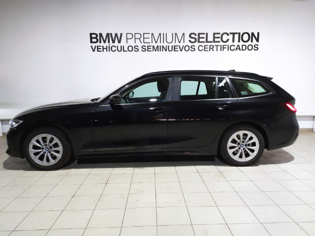 BMW Serie 3 318d Touring color Negro. Año 2022. 110KW(150CV). Diésel. En concesionario Hispamovil Elche de Alicante