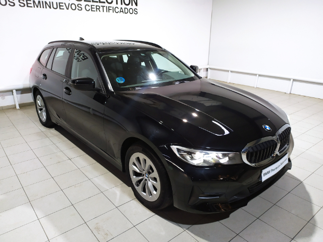 BMW Serie 3 318d Touring color Negro. Año 2022. 110KW(150CV). Diésel. En concesionario Hispamovil Elche de Alicante