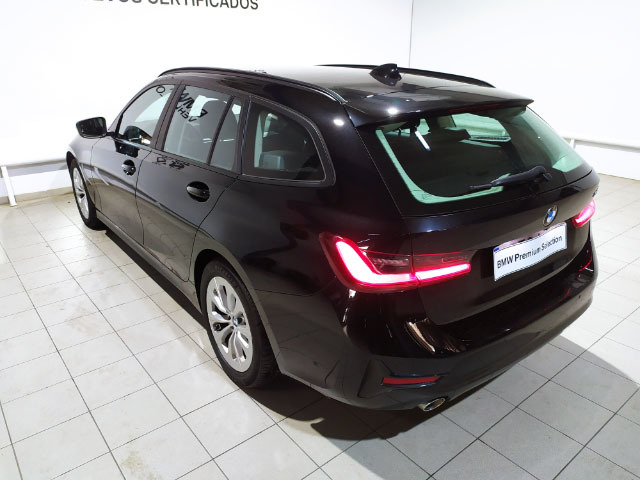 BMW Serie 3 318d Touring color Negro. Año 2022. 110KW(150CV). Diésel. En concesionario Hispamovil Elche de Alicante