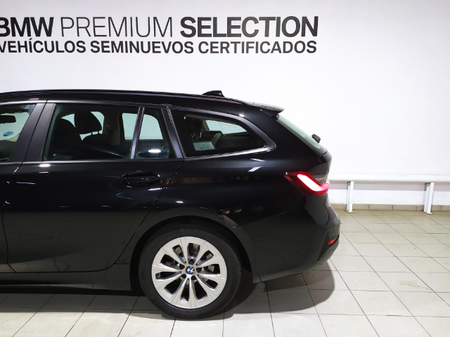 BMW Serie 3 318d Touring color Negro. Año 2022. 110KW(150CV). Diésel. En concesionario Hispamovil Elche de Alicante