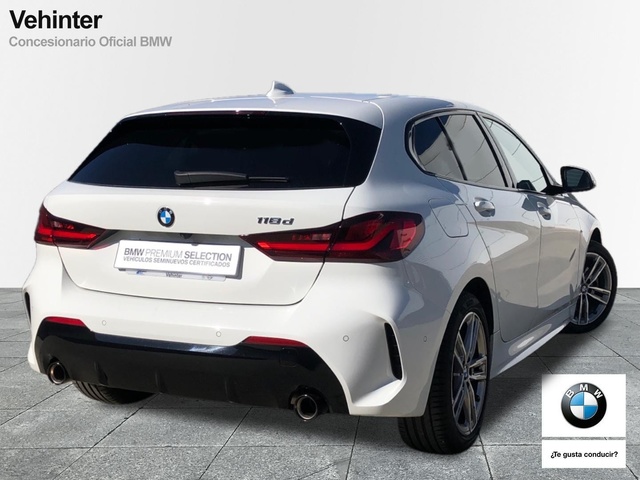 BMW Serie 1 118d color Blanco. Año 2023. 110KW(150CV). Diésel. En concesionario Momentum S.A. de Madrid