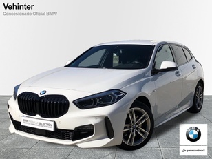 Fotos de BMW Serie 1 118d color Blanco. Año 2023. 110KW(150CV). Diésel. En concesionario Momentum S.A. de Madrid