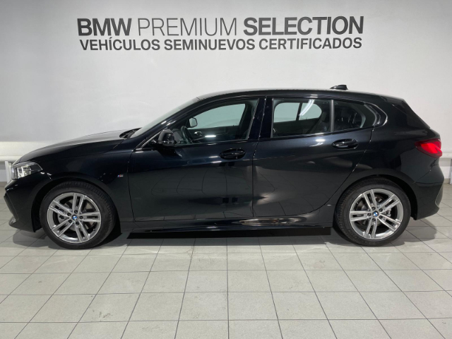 BMW Serie 1 116d color Negro. Año 2024. 85KW(116CV). Diésel. En concesionario Hispamovil Elche de Alicante