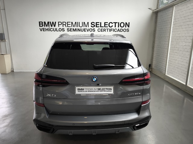 BMW X5 xDrive50e color Gris. Año 2024. 360KW(489CV). Híbrido Electro/Gasolina. En concesionario Lurauto Gipuzkoa de Guipuzcoa