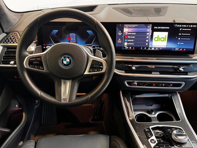 BMW X5 xDrive50e color Gris. Año 2024. 360KW(489CV). Híbrido Electro/Gasolina. En concesionario Lurauto Gipuzkoa de Guipuzcoa