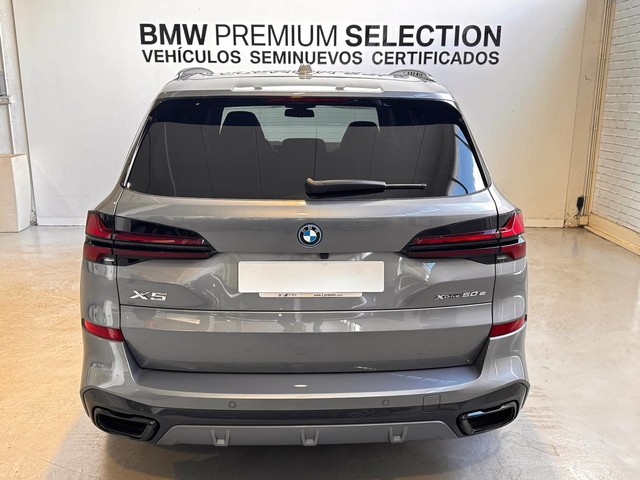 BMW X5 xDrive50e color Gris. Año 2024. 360KW(489CV). Híbrido Electro/Gasolina. En concesionario Lurauto Gipuzkoa de Guipuzcoa