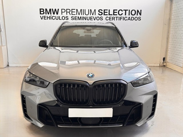 BMW X5 xDrive50e color Gris. Año 2024. 360KW(489CV). Híbrido Electro/Gasolina. En concesionario Lurauto Gipuzkoa de Guipuzcoa