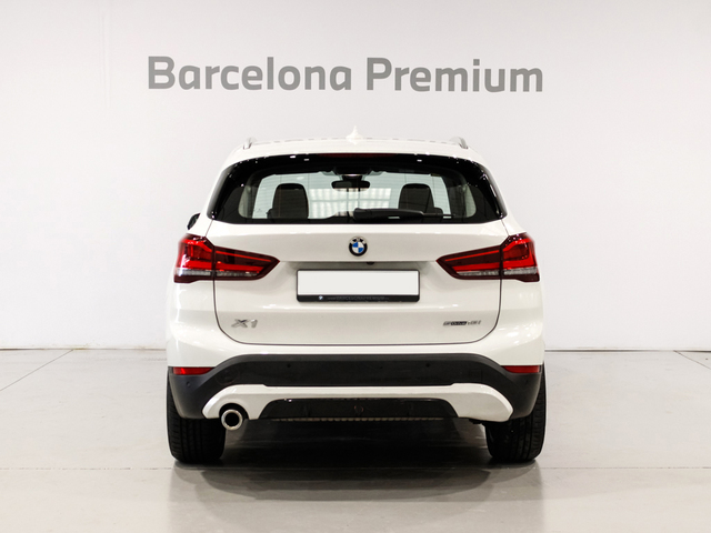 BMW X1 sDrive18i color Blanco. Año 2020. 103KW(140CV). Gasolina. En concesionario Barcelona Premium -- GRAN VIA de Barcelona