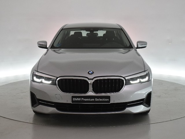 BMW Serie 5 520d color Gris Plata. Año 2021. 140KW(190CV). Diésel. En concesionario BYmyCAR Madrid - Alcalá de Madrid