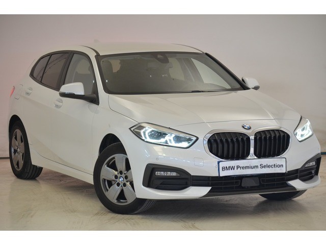 BMW Serie 1 118i color Blanco. Año 2021. 103KW(140CV). Gasolina. En concesionario BYmyCAR Madrid - Alcalá de Madrid