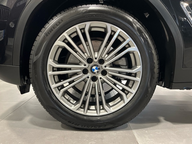 BMW X3 xDrive20d color Negro. Año 2019. 140KW(190CV). Diésel. En concesionario Engasa S.A. de Valencia