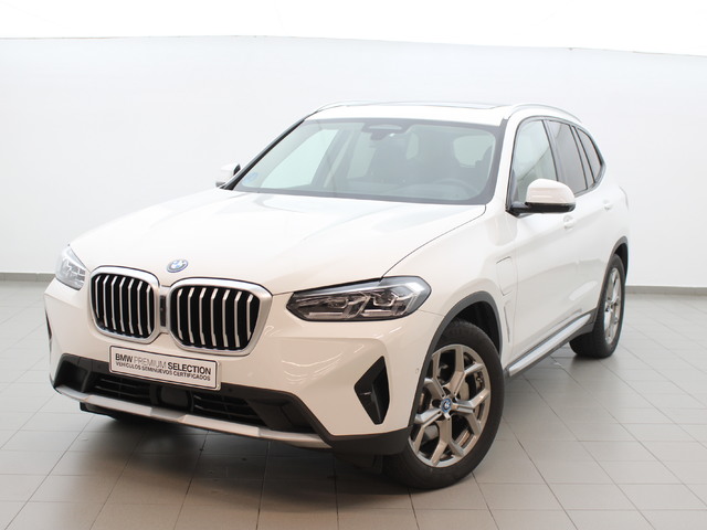 BMW X3 xDrive30e color Blanco. Año 2023. 215KW(292CV). Híbrido Electro/Gasolina. En concesionario Augusta Aragon S.A. de Zaragoza