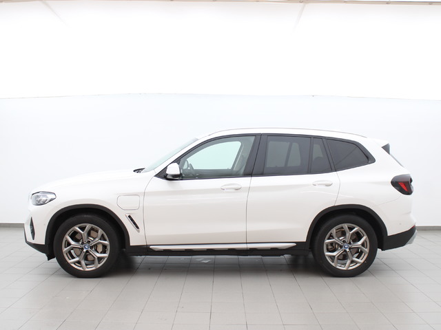 BMW X3 xDrive30e color Blanco. Año 2023. 215KW(292CV). Híbrido Electro/Gasolina. En concesionario Augusta Aragon S.A. de Zaragoza