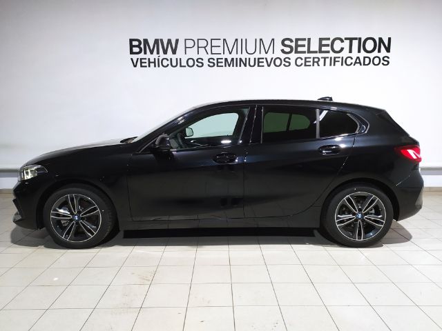 BMW Serie 1 116d color Negro. Año 2024. 85KW(116CV). Diésel. En concesionario Hispamovil Elche de Alicante