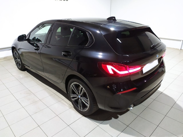 BMW Serie 1 116d color Negro. Año 2024. 85KW(116CV). Diésel. En concesionario Hispamovil Elche de Alicante