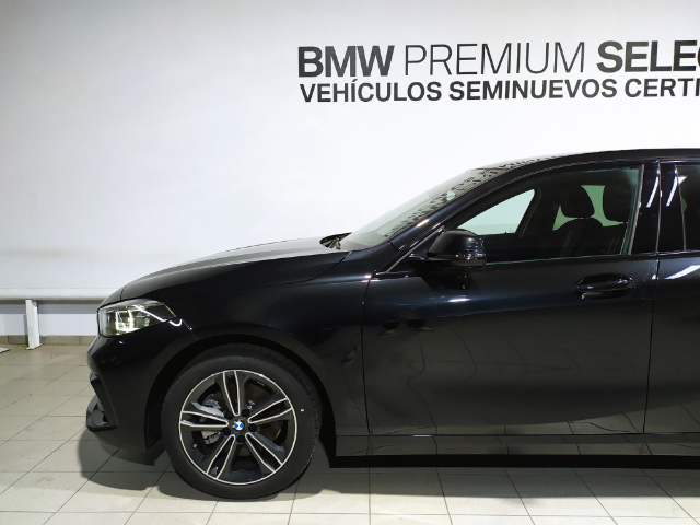 BMW Serie 1 116d color Negro. Año 2024. 85KW(116CV). Diésel. En concesionario Hispamovil Elche de Alicante