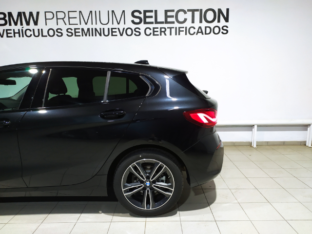 BMW Serie 1 116d color Negro. Año 2024. 85KW(116CV). Diésel. En concesionario Hispamovil Elche de Alicante