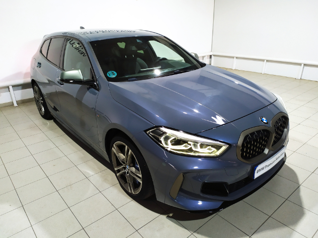 BMW Serie 1 M135i color Gris. Año 2021. 225KW(306CV). Gasolina. En concesionario Hispamovil, Torrevieja de Alicante