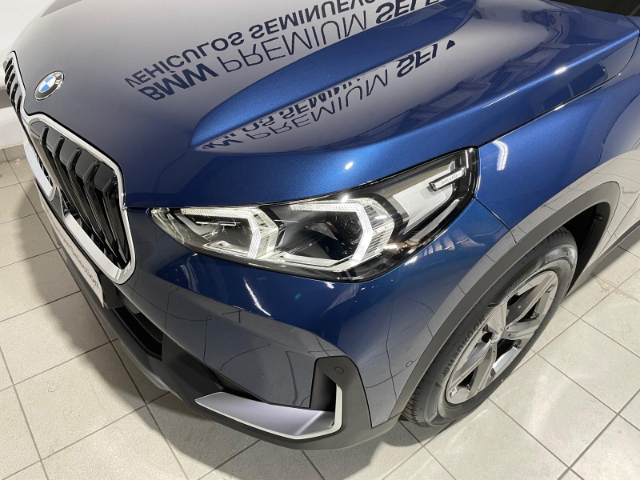 BMW X1 sDrive18d color Azul. Año 2022. 110KW(150CV). Diésel. En concesionario Hispamovil, Orihuela de Alicante