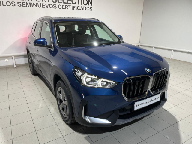 BMW X1 sDrive18d color Azul. Año 2022. 110KW(150CV). Diésel. En concesionario Hispamovil, Orihuela de Alicante