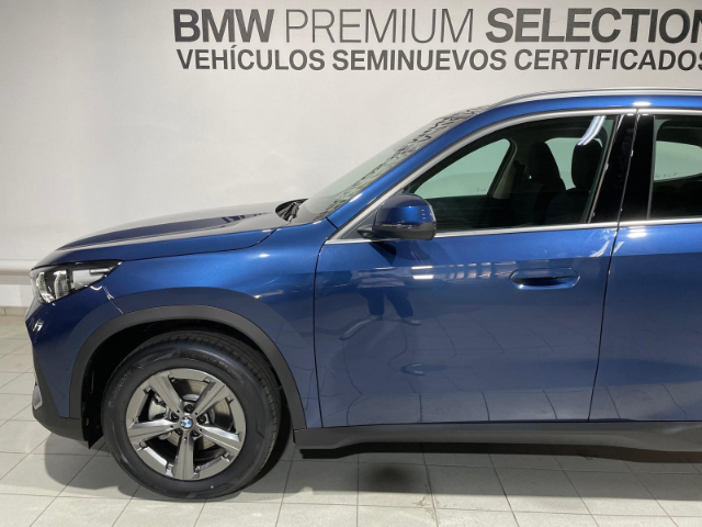 BMW X1 sDrive18d color Azul. Año 2022. 110KW(150CV). Diésel. En concesionario Hispamovil, Orihuela de Alicante