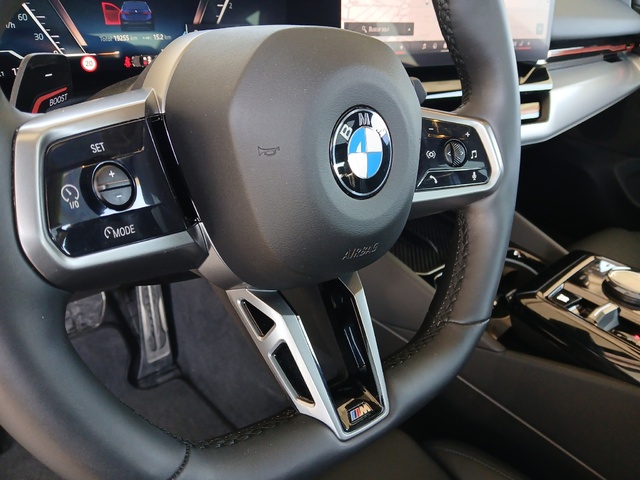 BMW Serie 5 520d color Azul. Año 2024. 145KW(197CV). Diésel. En concesionario SAN JUAN Automoviles Fersan S.A. de Alicante