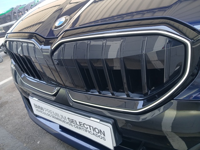 BMW Serie 5 520d color Azul. Año 2024. 145KW(197CV). Diésel. En concesionario SAN JUAN Automoviles Fersan S.A. de Alicante