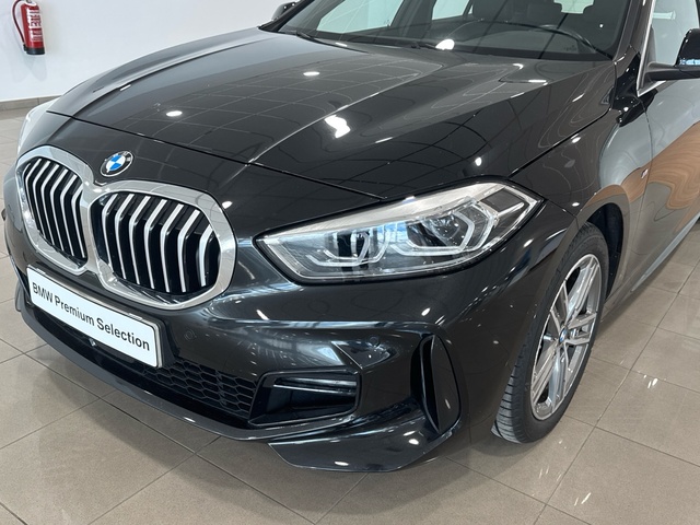 BMW Serie 1 118d color Negro. Año 2023. 110KW(150CV). Diésel. En concesionario Burgocar (Bmw y Mini) de Burgos