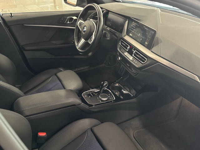 BMW Serie 1 118d color Negro. Año 2023. 110KW(150CV). Diésel. En concesionario Burgocar (Bmw y Mini) de Burgos