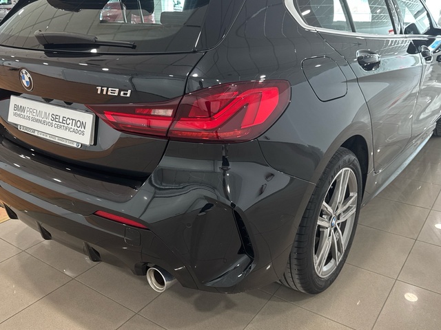 BMW Serie 1 118d color Negro. Año 2023. 110KW(150CV). Diésel. En concesionario Burgocar (Bmw y Mini) de Burgos