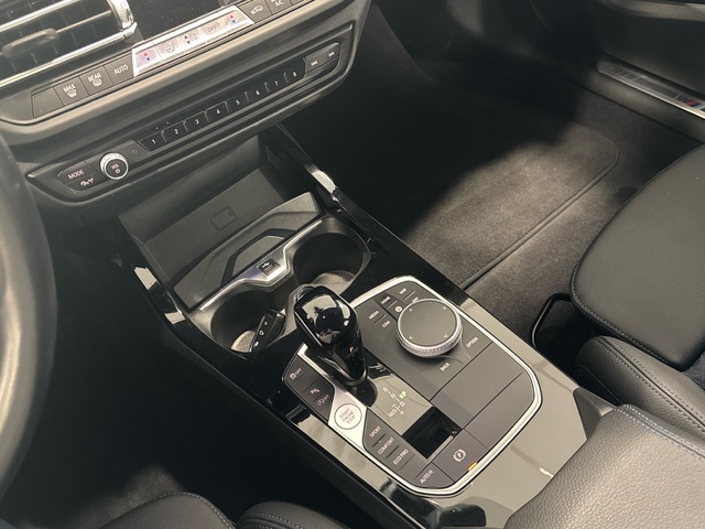 BMW Serie 1 118d color Negro. Año 2023. 110KW(150CV). Diésel. En concesionario Burgocar (Bmw y Mini) de Burgos