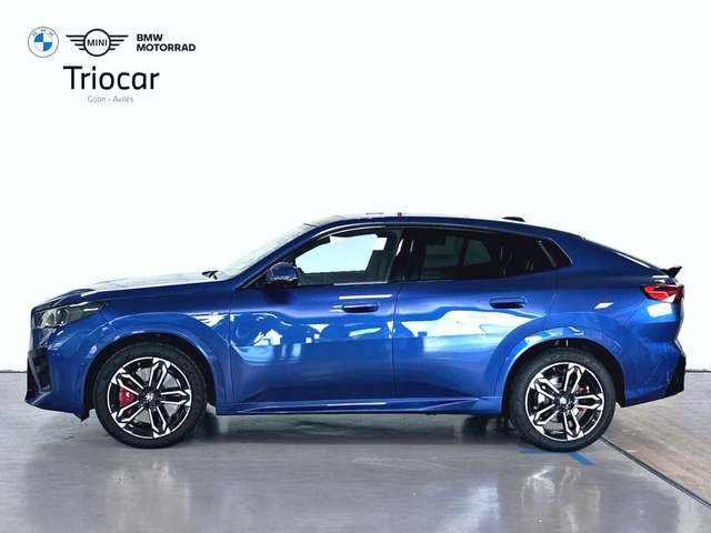 BMW X2 sDrive18d color Azul. Año 2024. 110KW(150CV). Diésel. En concesionario Triocar Gijón (Bmw y Mini) de Asturias