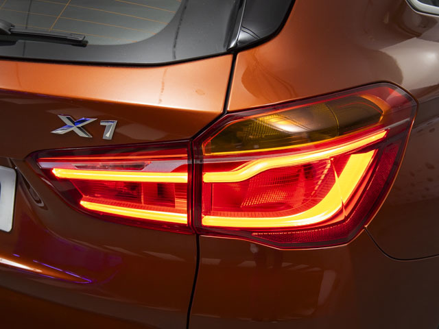 BMW X1 sDrive18d color Naranja. Año 2018. 110KW(150CV). Diésel. En concesionario Fuenteolid de Valladolid