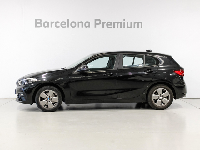 BMW Serie 1 118d color Negro. Año 2024. 110KW(150CV). Diésel. En concesionario Barcelona Premium -- GRAN VIA de Barcelona